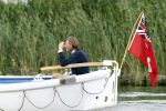 Weesp 31 augustus 2008
Jort Kelder met een vriend aan het varen met zijn boot op de Vecht.