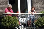 Amsterdam 21 mei 2008
Josine v Dalsum met haar man John v d Rest op hun terras.