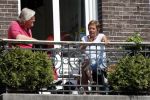 Amsterdam 21 mei 2008
Josine v Dalsum met haar man John v d Rest op hun terras.
