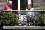 Amsterdam 21 mei 2008
Josine v Dalsum met haar man John v d Rest op hun terras.