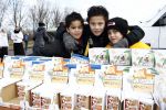 Diemen 14 februari 2009
Patrick Kluivert Rossana Lima Kluivert Quincy Justin Ruben Kluivert doen mee met de boswandeling voor hun goede doel ivm zwerfhonden. De tocht was in het Diemer Bos.
Peter Smulders bv