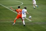 Basel 21 juni 2008
Kalid Boulahrouz tijdens de wedstrijd interland Nederland-Rusland (1/8 finale EK 2008 ), nadat enkele dagen zijn vrouw is bevallen van een baby die te vroeg was geboren en daardoor is overleden.
Het Nederlands elftal speelde met een rouwband