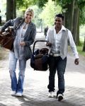 Ijsselstein Waalwijk 2 mei 2009
Karl Noten met zijn zoontje Joey Joy en zijn vrouw Chantal Peeters aan wandelen. Een dochter uit een eerdere relatie is er ook bij
Peter Smulders bv