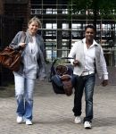 Ijsselstein Waalwijk 2 mei 2009
Karl Noten met zijn zoontje Joey Joy en zijn vrouw Chantal Peeters aan wandelen. Een dochter uit een eerdere relatie is er ook bij
Peter Smulders bv