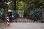 Lage Vuursche 28 oktober 2007
Verbouwing en nieuwe hekken rondom kasteel Drakensteynn waar koningin Beatrix weer gaat wonen.
Drakestein  Drakenstein  Drakesteyn