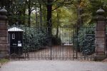 Lage Vuursche 28 oktober 2007
Verbouwing en nieuwe hekken rondom kasteel Drakensteynn waar koningin Beatrix weer gaat wonen.
Drakestein  Drakenstein  Drakesteyn