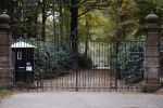 Lage Vuursche 28 oktober 2007
Verbouwing en nieuwe hekken rondom kasteel Drakensteynn waar koningin Beatrix weer gaat wonen.
Drakestein  Drakenstein  Drakesteyn