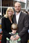 Amsterdam 12 april 2008
Kees Boot met vrouw en zoon bij de premiere van Morrison krijgt een zusje.