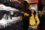 Amsterdam 7 december 2007
Kelly Rowland koopt lingerie bij Maries Dekkers in amsterdam.