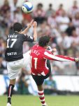 Eindhoven, 23 September 2007 Seizoen 2007/2008 Kompetitewedstrijd PSV-Feyenoord, eindstand 4-0
Kenneth Perez ( maker van 1-0 en 3-0 ) in duel met Nuri Sahin