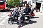Amsterdam 12 mei 2009
Het blad Grazia organiseert samen met vespa scooters een leuke rally door amsterdam heen. Kew Jaliens met zijn vrouw
Peter Smulders bv