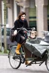 Amsterdam 14 april 2008
Kim v Kooten met zoon in bakfiets.