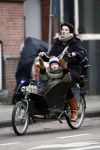 Amsterdam 24 januari 2009
Kim v Kooten met zoon in bakfiets.
Peter Smulders bv