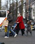 Amsterdam 12 april 2008
Schrijver Kluun met zijn kinderen en vrouw achter de kinderwagen met daarin hun 1 week oude baby.