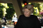Apeldoorn, 8 Mei 2009
Speciale Herdenkingsdienst voor de slachtoffers van de ramp op Koninginnedag
Veel Politie, overal afzettingen met grote betonblokken.
Koningin Beatrix
Foto Peter Smulders