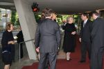 Apeldoorn, 8 Mei 2009
Speciale Herdenkingsdienst voor de slachtoffers van de ramp op Koninginnedag
Veel Politie, overal afzettingen met grote betonblokken.
Koningin Beatrix
Foto Peter Smulders