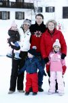 Lech 10 februari 2008
Fotosessie Koninklijke familie. Aanwezig waren Koningin Beatrix Maxima Prins Willem Alexander Amalai Alexia Ariane Prins Constantijn Prinses Laurentien Eloise Claus Cazimir en Elenore.