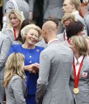 Den Haag 27 augustus 2008
De Olympische medaille winnaars van Peking op het bordes bij Koningin Beatrix. Aanwezig oa Anky v Grunsven Maarten v d Weijden Inge Dekker Marianne Vos Naomi v As Fatima de Moreiro Melo, anky v Grunsven Deborah Gravenstijn...
Peter Smulders bv