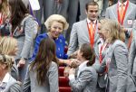 Den Haag 27 augustus 2008
De Olympische medaille winnaars van Peking op het bordes bij Koningin Beatrix. Aanwezig oa Anky v Grunsven Maarten v d Weijden Inge Dekker Marianne Vos Naomi v As Fatima de Moreiro Melo, anky v Grunsven Deborah Gravenstijn...
Peter Smulders bv