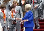 Den Haag 27 augustus 2008
De Olympische medaille winnaars van Peking op het bordes bij Koningin Beatrix. Aanwezig oa Anky v Grunsven Maarten v d Weijden Inge Dekker Marianne Vos Naomi v As Fatima de Moreiro Melo, anky v Grunsven Deborah Gravenstijn...
Peter Smulders bv
