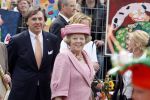 Makkum en Franeker30 april 2008
Koninginnedag 2008 met Koningin Beatrix Prins Willem Alexander Friso Constantijn Maurits Floris Pieter Christiaan Pieter v Vollenhoven en de prinsessen Maxima Laurentien Mabel Aimee Anita Margriet en Marilene. Ed Nijpels
Peter Smulders bv