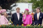 Makkum en Franeker30 april 2008
Koninginnedag 2008 met Koningin Beatrix Prins Willem Alexander Friso Constantijn Maurits Floris Pieter Christiaan Pieter v Vollenhoven en de prinsessen Maxima Laurentien Mabel Aimee Anita Margriet en Marilene.
Peter Smulders bv