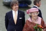 Makkum en Franeker30 april 2008
Koninginnedag 2008 met Koningin Beatrix Prins Willem Alexander Friso Constantijn Maurits Floris Pieter Christiaan Pieter v Vollenhoven en de prinsessen Maxima Laurentien Mabel Aimee Anita Margriet en Marilene. Ed Nijpels
Peter Smulders bv
