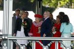 Apeldoorn 30 april 2009
Koninginnedag 2009 in apeldoorn met Koningin Beatrix Pieter v Vollenhoven Prinses Margriet Maxima Prins Willem Alexander Prins Constantijn Prinses Laurentien Prinses Mabel Prins Friso Prins Maurits Prinses Marilene Prins Pieter Christiaan Prinses Anita Prins Floris een zwangere Prinses Aimee en Prinses Annette. s middags probeerde een dwaas een aanslag te plegen op de koninklijke familie waarbij meerdere doden vielen.
Peter Smulders bv