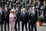 Amsterdam 21 april 2009
Koning Carl Gustav en Koningin Silvia van zweden leggen krans bij monument op de dam. Jan Peter balkenende en burgemeester Job Cohen zijn daar bij aanwezig.
Peter Smulders bv