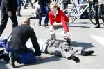 Apeldoorn 30 april 2009
Koninginnedag in Apeldoorn. Een man pleegt een aanslag met zijn auto waarbij meerdere mensen gedood worden. De koninklijke familie was het doelwit maar bleef ongedeerd bij ongeluk.
Peter Smulders bv