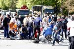 Apeldoorn 30 april 2009
Koninginnedag in Apeldoorn. Een man pleegt een aanslag met zijn auto waarbij meerdere mensen gedood worden. De koninklijke familie was het doelwit maar bleef ongedeerd bij ongeluk.
Peter Smulders bv