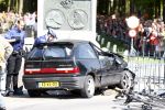 Apeldoorn 30 april 2009
Koninginnedag in Apeldoorn. Een man pleegt een aanslag met zijn auto waarbij meerdere mensen gedood worden. De koninklijke familie was het doelwit maar bleef ongedeerd bij ongeluk.
Peter Smulders bv