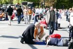Apeldoorn 30 april 2009
Koninginnedag in Apeldoorn. Een man pleegt een aanslag met zijn auto waarbij meerdere mensen gedood worden. De koninklijke familie was het doelwit maar bleef ongedeerd bij ongeluk.
Peter Smulders bv