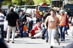 Apeldoorn 30 april 2009
Koninginnedag in Apeldoorn. Een man pleegt een aanslag met zijn auto waarbij meerdere mensen gedood worden. De koninklijke familie was het doelwit maar bleef ongedeerd bij ongeluk.
Peter Smulders bv