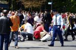 Apeldoorn 30 april 2009
Koninginnedag in Apeldoorn. Een man pleegt een aanslag met zijn auto waarbij meerdere mensen gedood worden. De koninklijke familie was het doelwit maar bleef ongedeerd bij ongeluk.
Peter Smulders bv