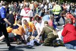 Apeldoorn 30 april 2009
Koninginnedag in Apeldoorn. Een man pleegt een aanslag met zijn auto waarbij meerdere mensen gedood worden. De koninklijke familie was het doelwit maar bleef ongedeerd bij ongeluk.
Peter Smulders bv