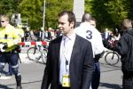 Apeldoorn 30 april 2009
Koninginnedag in Apeldoorn. Een man pleegt een aanslag met zijn auto waarbij meerdere mensen gedood worden. De koninklijke familie was het doelwit maar bleef ongedeerd bij ongeluk.
Peter Smulders bv
