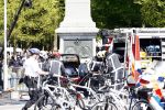 Apeldoorn 30 april 2009
Koninginnedag in Apeldoorn. Een man pleegt een aanslag met zijn auto waarbij meerdere mensen gedood worden. De koninklijke familie was het doelwit maar bleef ongedeerd bij ongeluk.
Peter Smulders bv