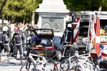 Apeldoorn 30 april 2009
Koninginnedag in Apeldoorn. Een man pleegt een aanslag met zijn auto waarbij meerdere mensen gedood worden. De koninklijke familie was het doelwit maar bleef ongedeerd bij ongeluk.
Peter Smulders bv