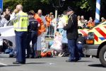 Apeldoorn 30 april 2009
Koninginnedag in Apeldoorn. Een man pleegt een aanslag met zijn auto waarbij meerdere mensen gedood worden. De koninklijke familie was het doelwit maar bleef ongedeerd bij ongeluk.
Peter Smulders bv