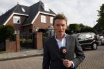 Volendam 19 mei 2009
Vandaag werd bekend gemaakt dat Yolanthe Cabau v Kasbergen en Jan smit na 2 en een half jaar hun relatie hebben verbroken. Voor hun huis stond veel pers en fans. Koos SBS6
Peter Smulders bv