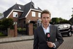Volendam 19 mei 2009
Vandaag werd bekend gemaakt dat Yolanthe Cabau v Kasbergen en Jan smit na 2 en een half jaar hun relatie hebben verbroken. Voor hun huis stond veel pers en fans. Koos SBS6
Peter Smulders bv
