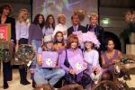 Naarden Vesting 1-11-1999
Uitreiking boek van Leco van Zadelhoff in het Arsenaal in Naarden Vesting
Leoc tussen Leontien Ruiters, Danielle Overgaag, Caroline Tensen,Georgina Verbaan, Paulien huinga en Marisca Hulscher
