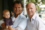 Amsterdam 13 augustus 2006
Leco v Zadelhoff met zijn vriend Rob en het dochtertje Robbie van zijn zus.