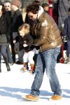 Amsterdam 17 februari 2008
Leco v Zadelhoff met vriend Rob en  het dochtertje Robbie van zijn schoonzus en haar vriendin. Ze waren op de schaatsbaan op het museumplein . Ook het hondje was erbij.
Peter Smulders bv