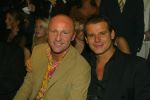 Amsterdam 29 november 2002
Modeshow orange babies in passagiers terminal
Leco Zadelhoff met vriend