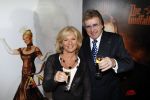 Rotterdam 19 november 2007
Lee Towers en Anita Meyer gaan tour maken met koninklijke landmacht kapel. De show gaat hollywood heten.