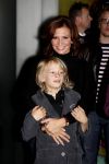 Amsterdam 6 oktober 2007
Leontine Marco Jada Senna en Luca Borsato bij de premiere van de Kabouter Plop film in de amsterdam arena Pathe.