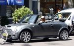 Amsterdam 17 juni 2008
Leontine Borsato in haar mini cooper cabrio die ze van Marco voor haar 40e verjaardag heeft gekregen.