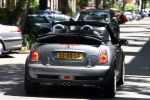 Amsterdam 17 juni 2008
Leontine Borsato in haar mini cooper cabrio die ze van Marco voor haar 40e verjaardag heeft gekregen.